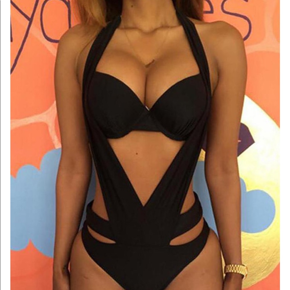 Haltercut backless one piece